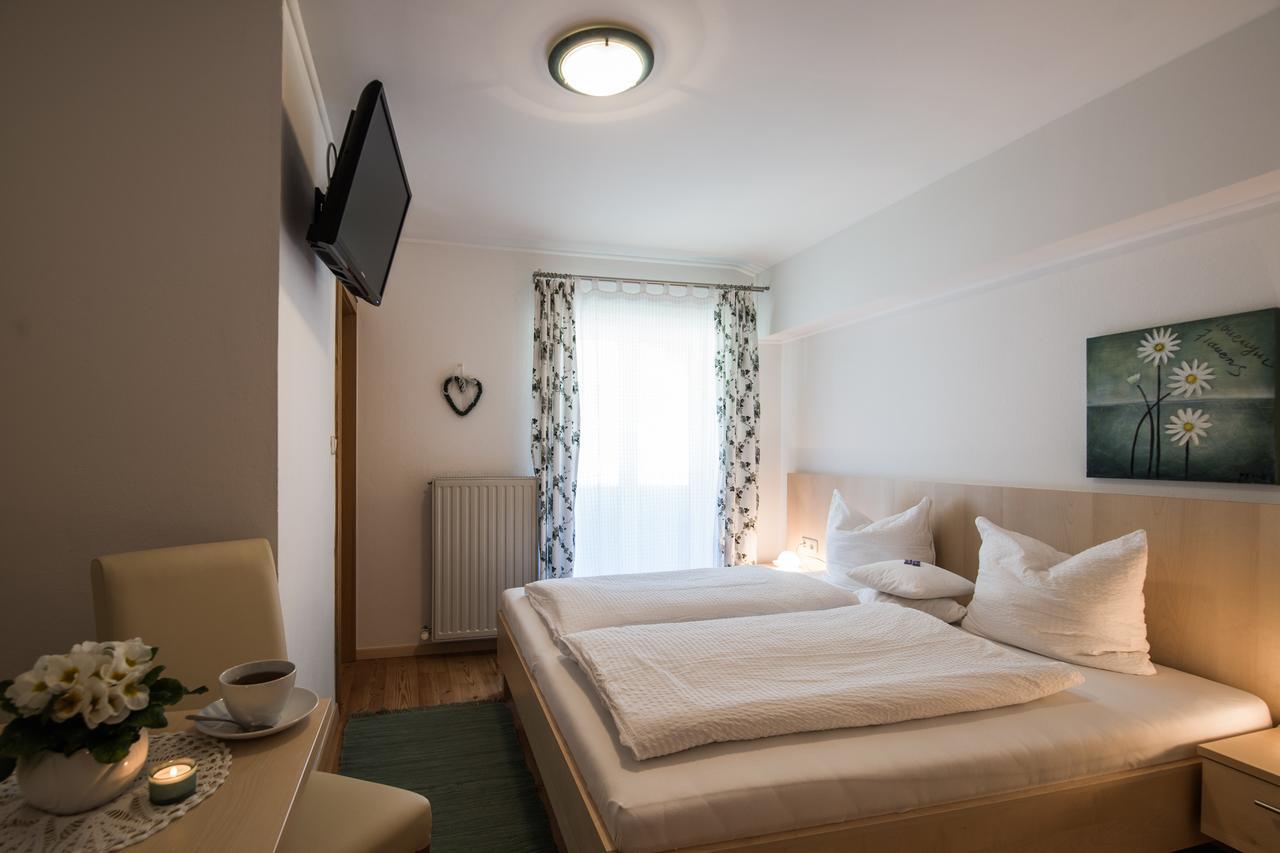 Gaestehaus Walpurga Russbach am Pass Gschütt Exteriér fotografie